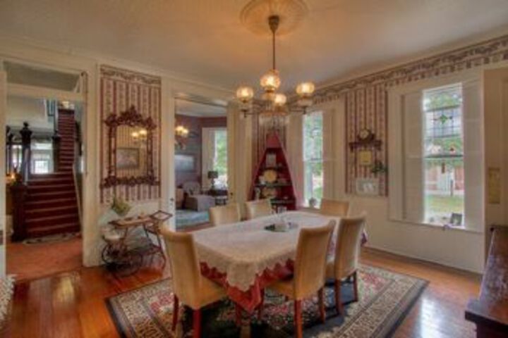 Victorian House Bed & Breakfast