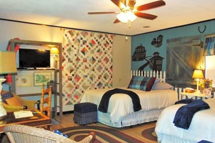 Maple Leaf Cottage Inn