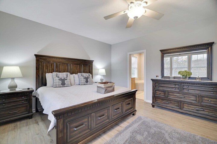 The Nest at Pinecrest by Avantstay Spacious Deck Game Room, Fire Pit