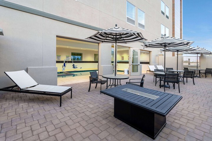 La Quinta Inn & Suites by Wyndham Maricopa - Copper Sky