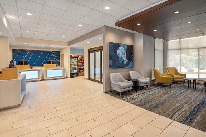 Holiday Inn Express Toronto - Downtown by IHG