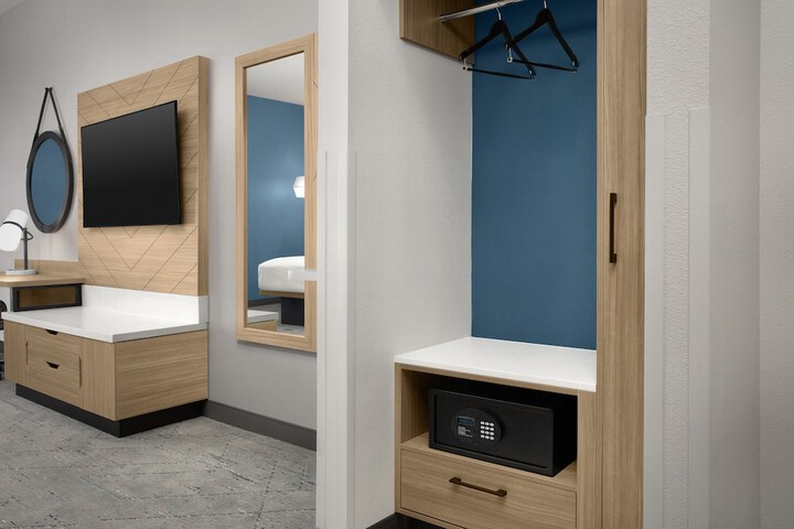 Holiday Inn Express Hotel & Suites DFW West - Hurst by IHG
