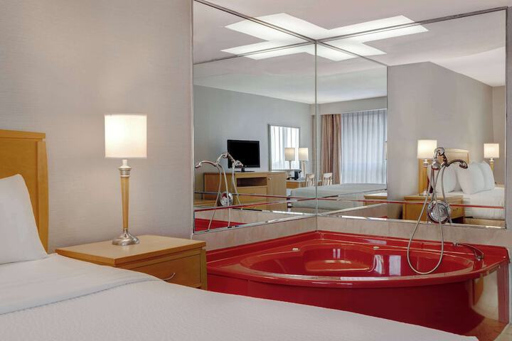 Room 16 of 37