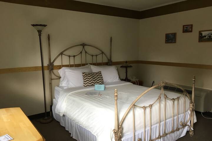 Room 3 of 32