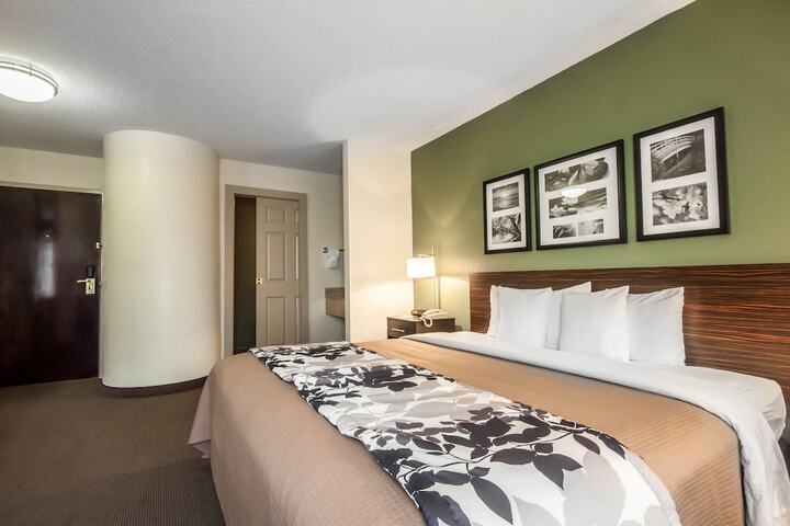 Room 12 of 27