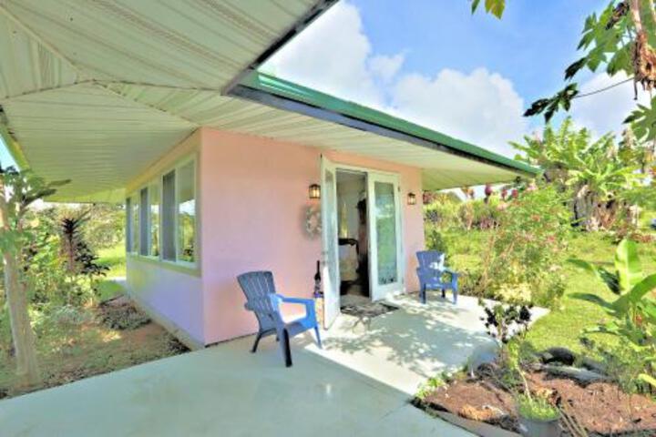 Puumoi Pink House and Sunrise Studio