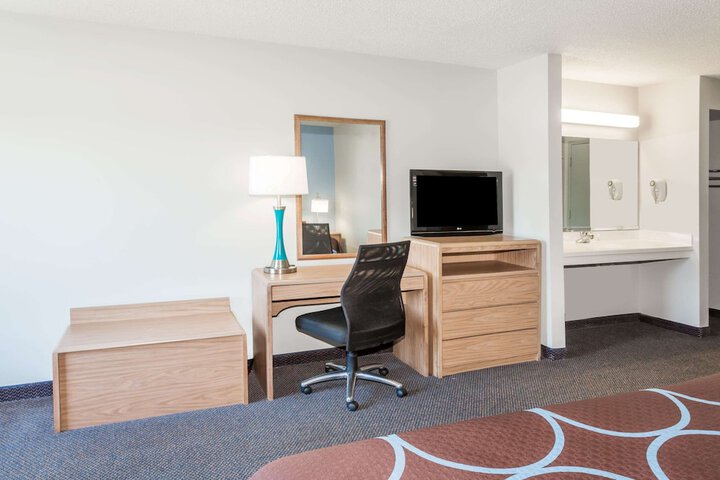 Room 10 of 20