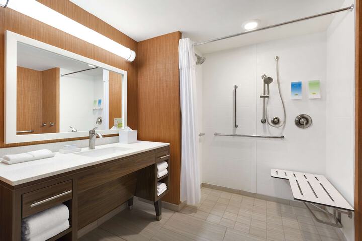 Room 16 of 32