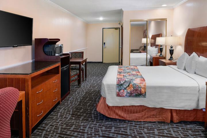 Room 26 of 34