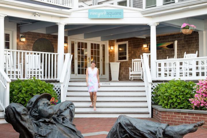 Vineyard Square Hotel & Suites