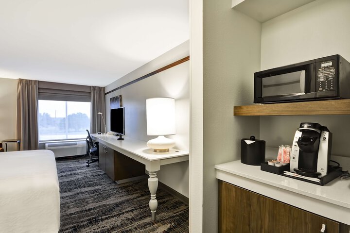 Room 27 of 48