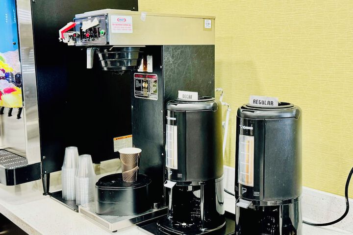 Super 8 by Wyndham Ajax / Toronto On