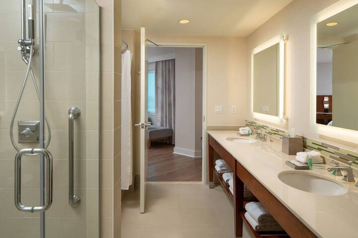 Room 45 of 122