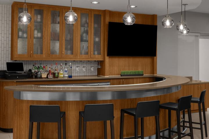 Lounge 26 of 32