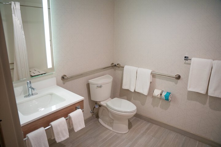 Room 26 of 61