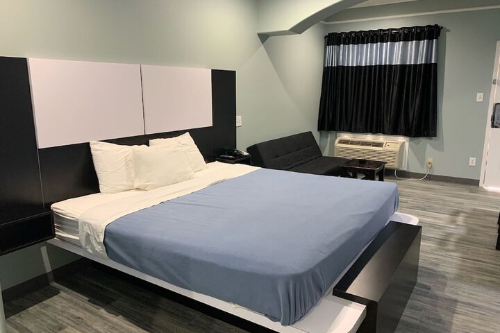 Room 28 of 35