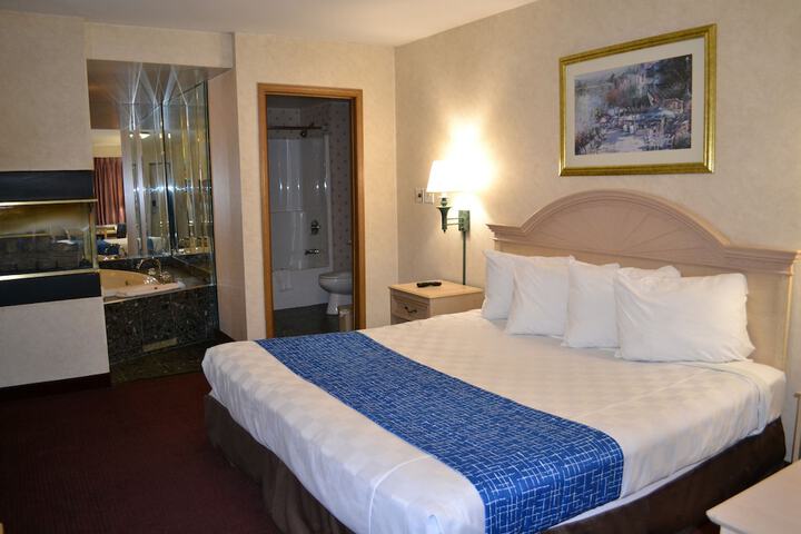 Room 13 of 38