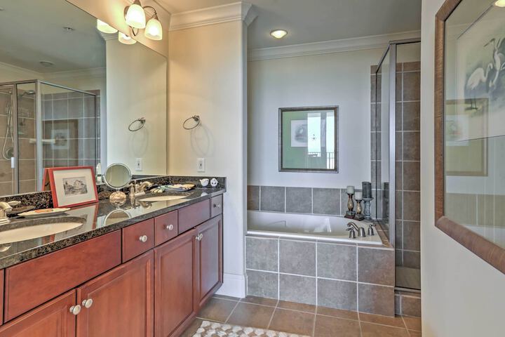 Beachfront Bliss on Dauphin Island w / Pool Access!