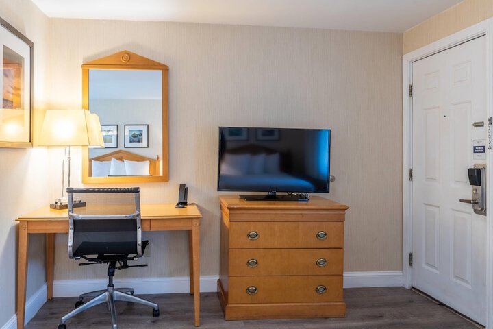 Port Inn and Suites Portsmouth an Ascend Collection Hotel