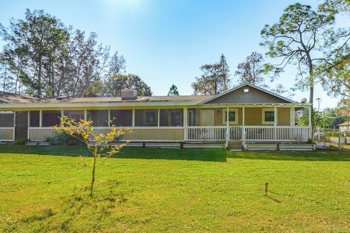 Peaceful Loxahatchee Apartment w / Covered Porch
