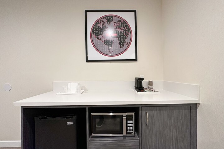 Room 10 of 85