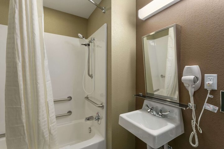 Room 12 of 28