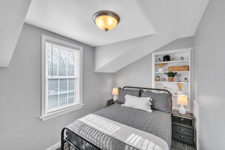 The Loft 3BR Apartment with Scenic Deck