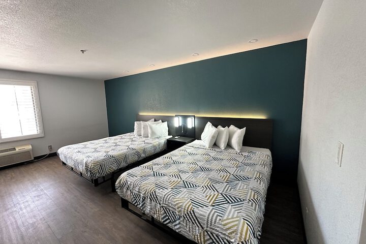 Room 4 of 18