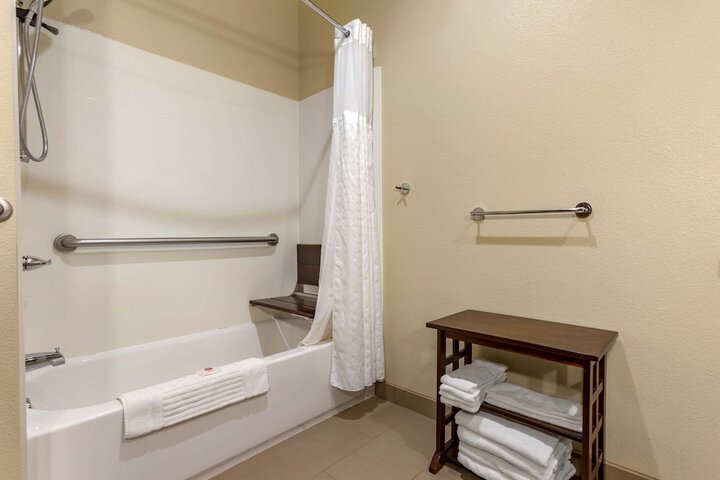 Comfort Inn & Suites Near Mt. Rushmore