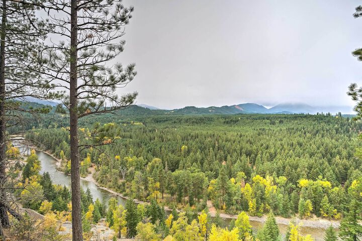 Mountain Views & Pool Access: Cle Elum Condo!