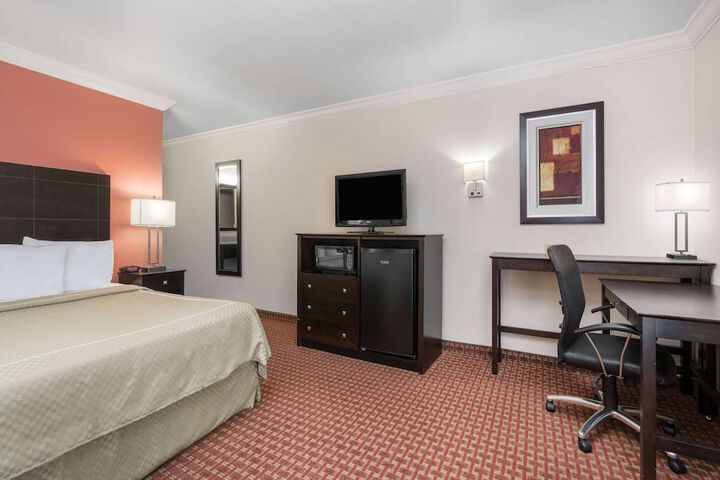 Room 16 of 34