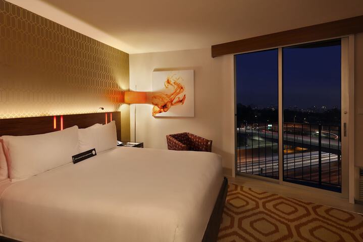 Room 33 of 49
