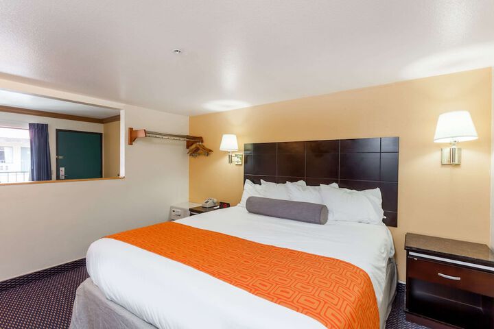 Howard Johnson by Wyndham Norco