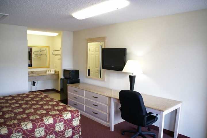 Room 4 of 8