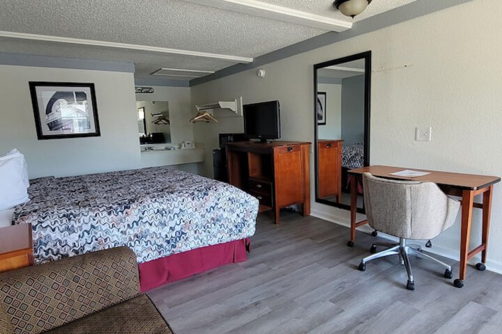 Room 34 of 40