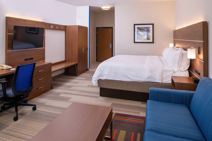 Room 35 of 80
