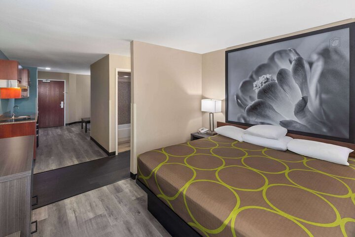 Super 8 by Wyndham Lubbock West