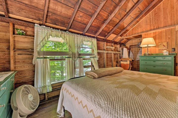 Douglas whispering Winds Cottage w / Beach!