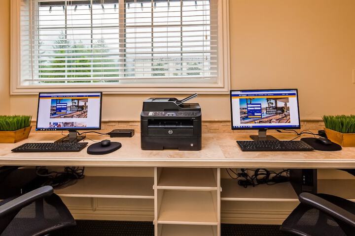Business Center 36 of 37