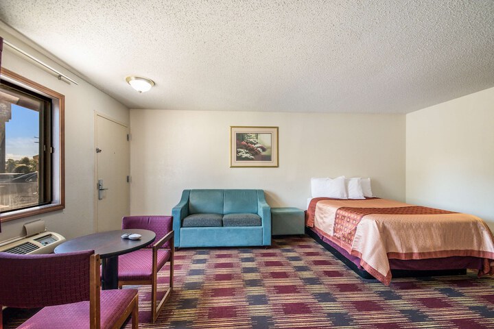 Room 50 of 76