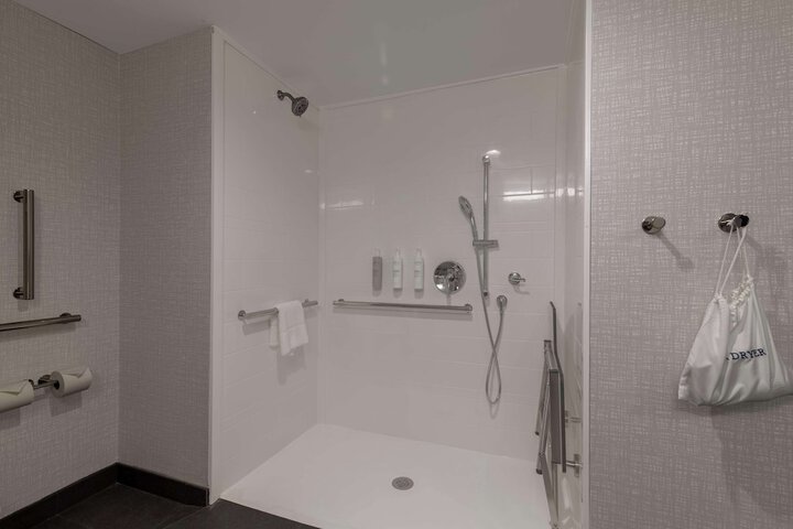 Room 18 of 39