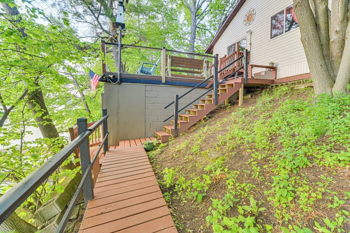 Lakefront Family Retreat w / Private Dock!