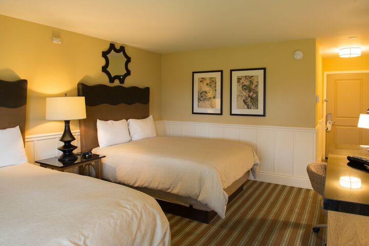Lighthouse Lodge & Cottages