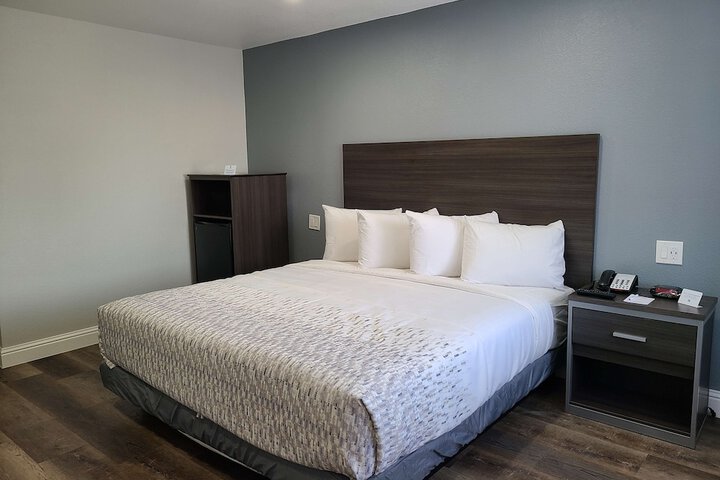 Room 6 of 11