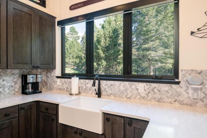 Granite Moose Hideaway Cabin