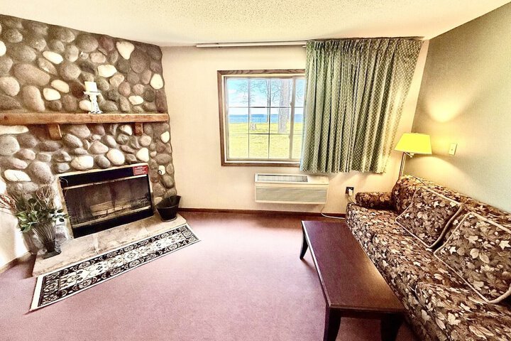 Horseshoe Bay Lodge