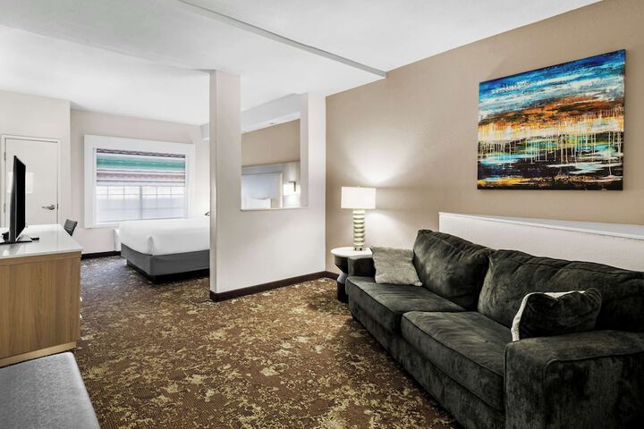 Room 32 of 39