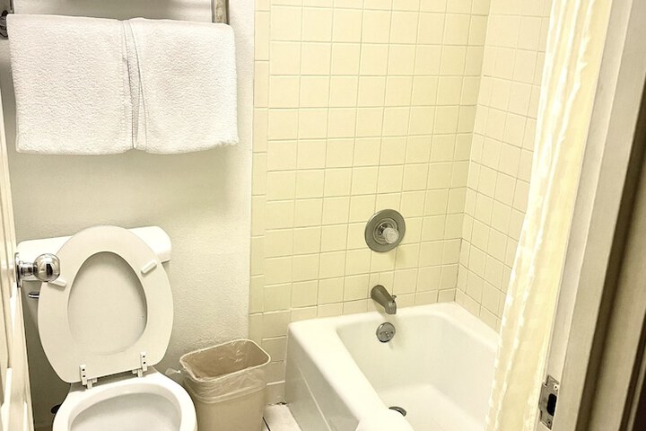 Room 21 of 25