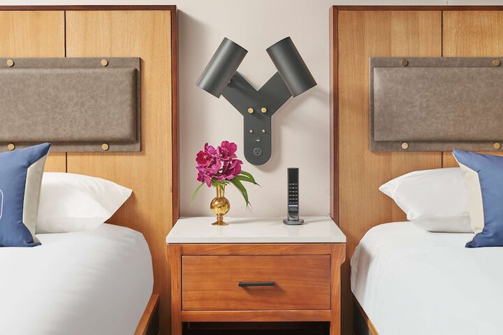 Room 27 of 62