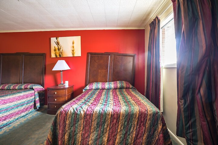 Room 17 of 28